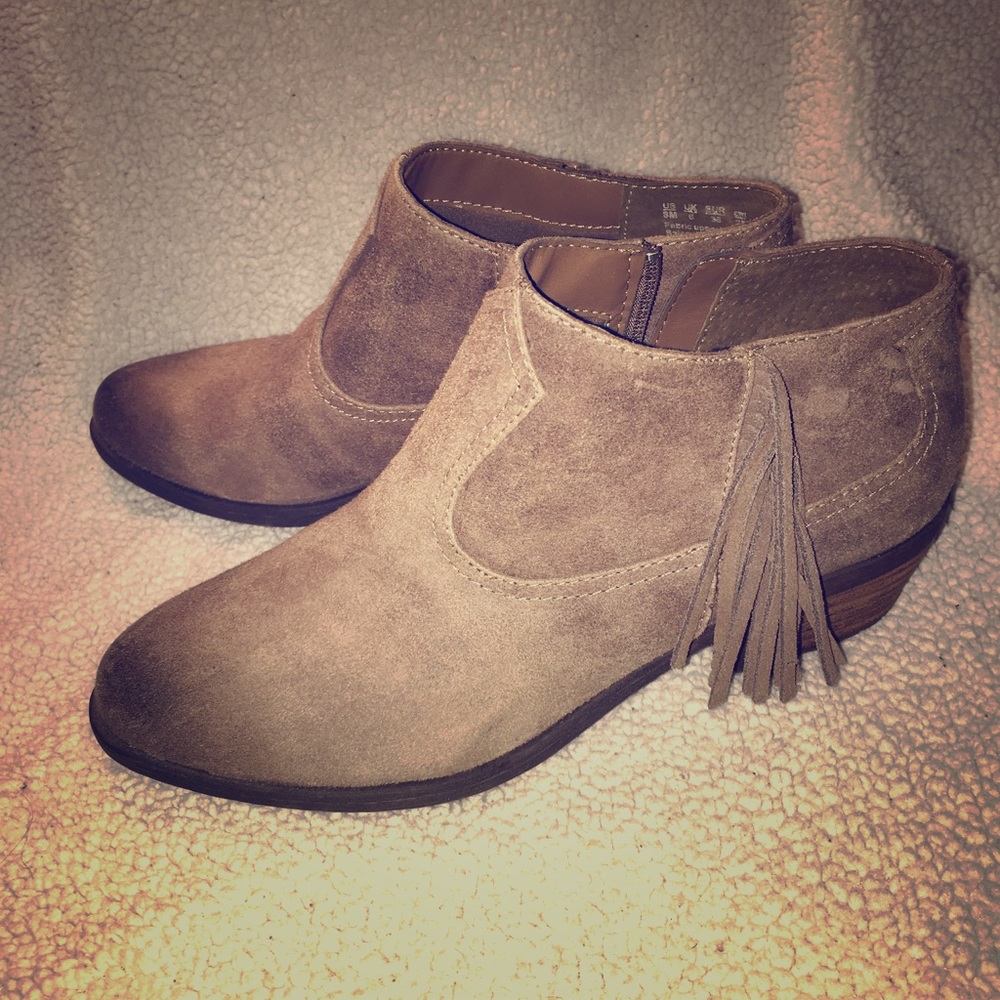 Grey Suede Booties with fringe 🖤